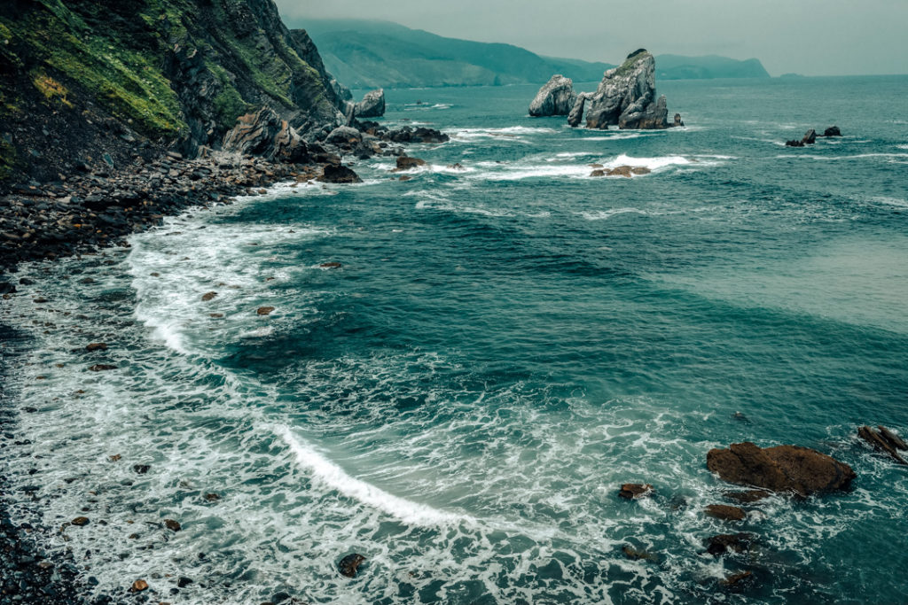 Côte Basque dans le nord de l'Espagne le long du golfe de Gascogne, mer Cantabrique, Biscaye, Gaztelugatxe, été 2018