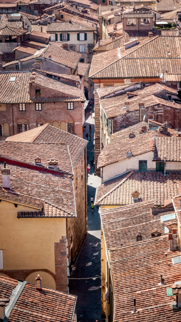 Vue aérienne de la ville de Lucca en Toscane, pendant l'été 2015.