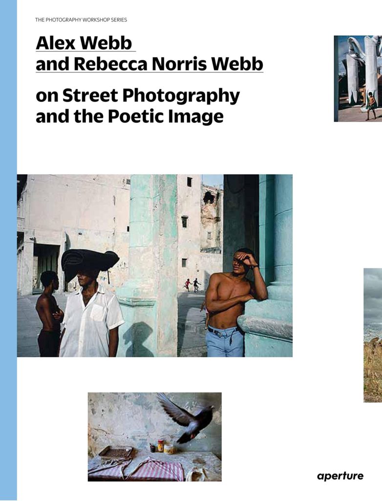 Couverture du livre "Alex Webb and Rebecca Norris Webb on Street Photography and the Poetic Image", explorant l'art de la photographie de rue à travers les yeux de deux grands maîtres du genre.